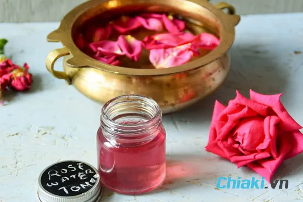 Toner l&agrave; sản phẩm dạng lỏng được khuyến kh&iacute;ch sử dụng sau khi rửa mặt