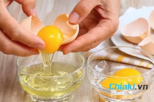 Đắp mặt với l&ograve;ng trắng trứng g&agrave;