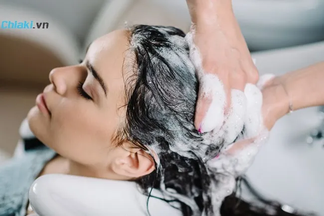 Gội đầu đ&uacute;ng c&aacute;ch