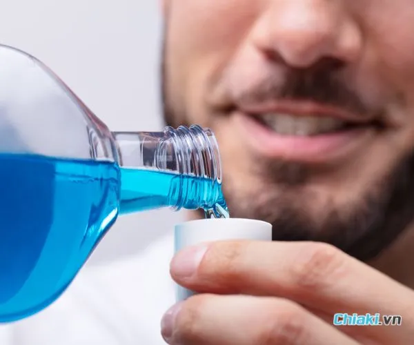Lưu &yacute; khi sử dụng nước s&uacute;c miệng hỗ trợ cai thuốc l&aacute;