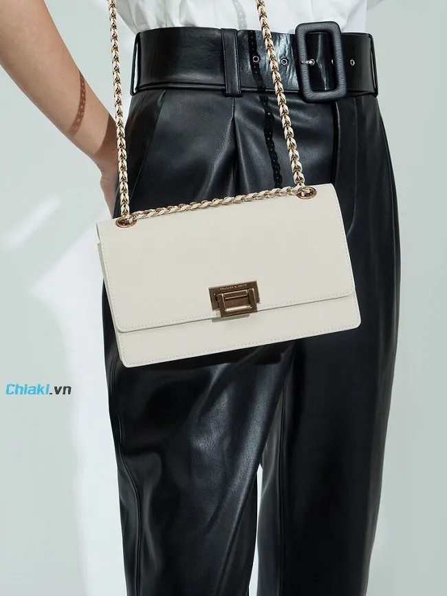 T&uacute;i x&aacute;ch Charles & Keith Chain Strap Evening Bag