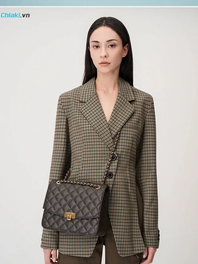 T&uacute;i Charles & Keith Quilted Chain Strap Clutch