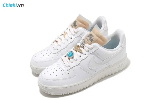 trong c&aacute;c mẫu gi&agrave;y Nike phải kể đến Air Force 1 Low 07 LX Bling Bling CZ8101-100