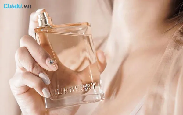 c&aacute;ch sử dụng nước hoa burberry nữ