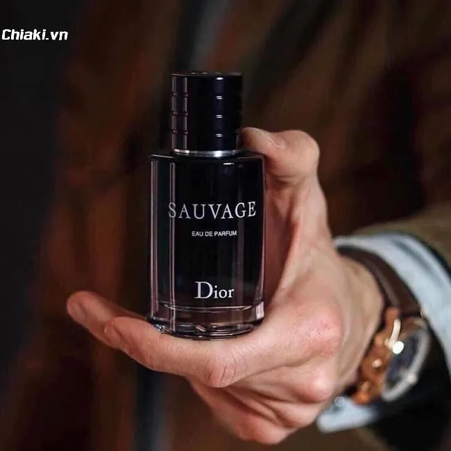 C&aacute;c bước xịt nước hoa Dior Sauvage