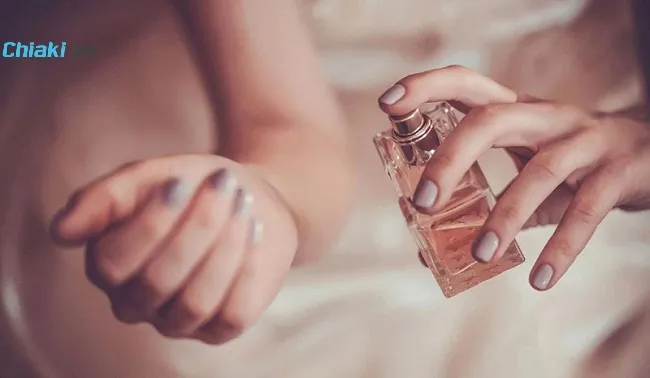 C&aacute;c bước xịt nước hoa Lancome đ&uacute;ng c&aacute;ch