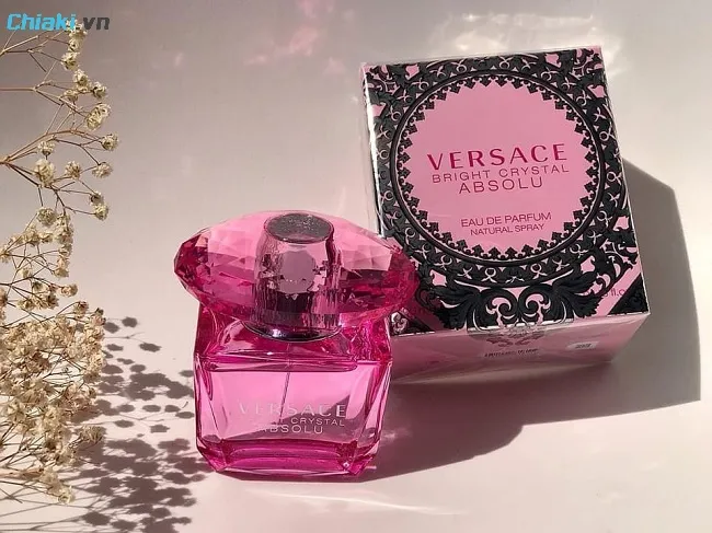 Nước hoa Versace Bright Crystal Absolu EDP mang hương thơm hoa cỏ