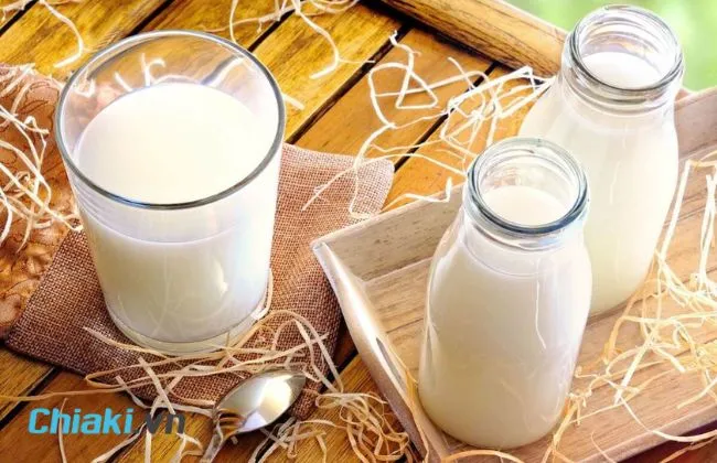C&oacute; n&ecirc;n uống sữa khi đ&oacute;i