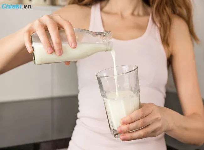 Lưu &yacute; khi sử dụng sữa tươi trong thời kỳ cho con b&uacute;