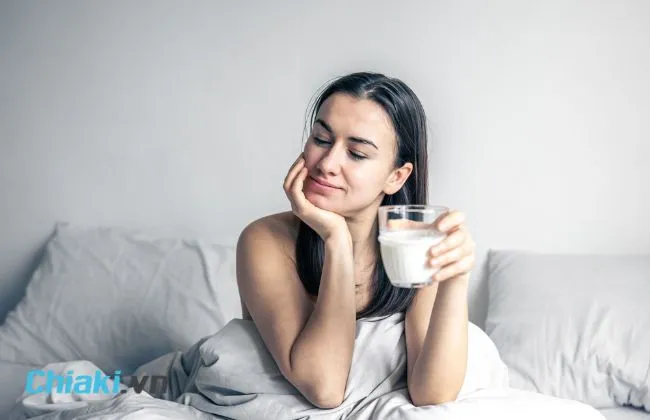 N&ecirc;n uống sữa l&uacute;c n&agrave;o 