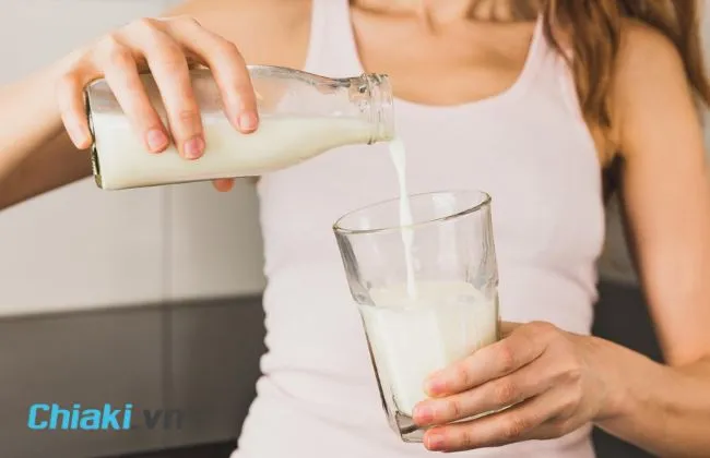 N&ecirc;n uống sữa l&uacute;c n&agrave;o tốt