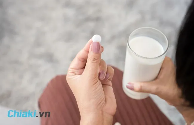 Sai lầm uống sữa với thuốc
