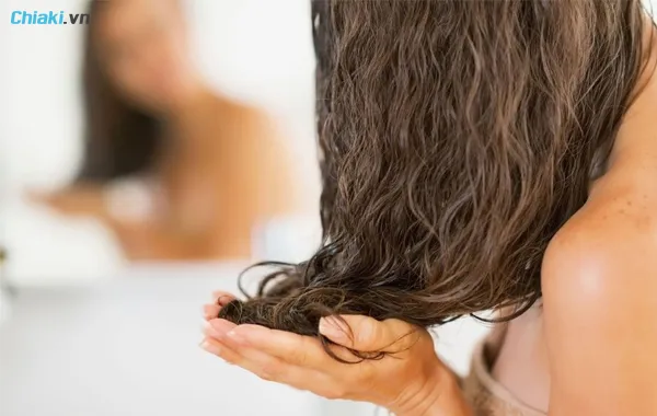 C&aacute;ch giữ nếp t&oacute;c uốn bằng sản phẩm ủ t&oacute;c