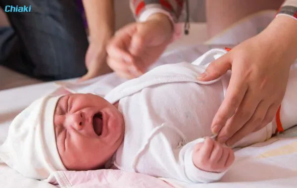 Lượng sữa cho trẻ sơ sinh bao nhiêu là đủ? Những điều mẹ cần lưu ý