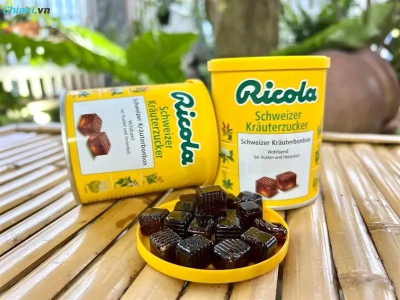 Kẹo ngậm thảo mộc Ricola Schweizer Kr&auml;uterzucker&nbsp;giảm ho cho trẻ em