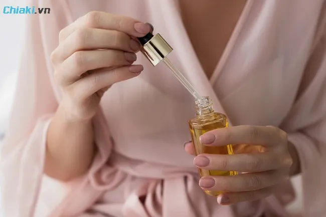N&ecirc;n sử dụng 2 - 3 giọt serum cho to&agrave;n bộ gương mặt