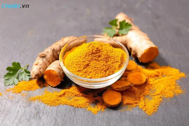 Nghệ hỗ trợ cải thiện mụn v&agrave; vết th&acirc;m
