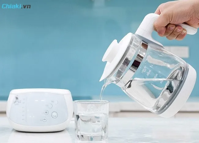 Nhiệt độ pha sữa t&ugrave;y thuộc v&agrave;o từng loại sữa c&ocirc;ng thức, dao động từ 40 - 70 độ C