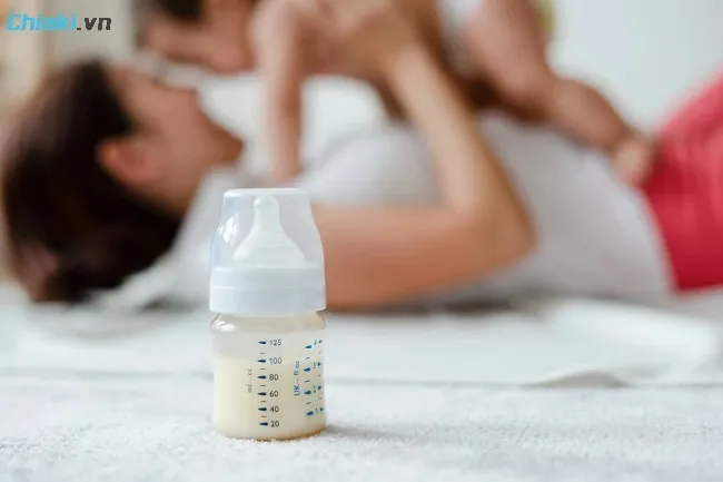 Lu&ocirc;n ưu ti&ecirc;n sữa mẹ nhiều hơn sữa c&ocirc;ng thức