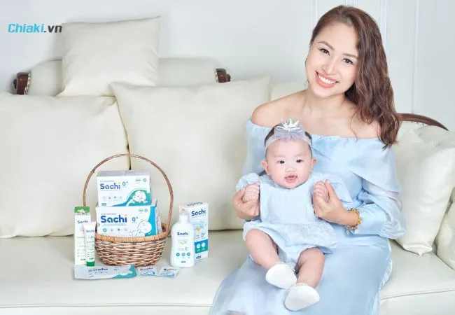 Sữa tắm gội chiết xuất hoa sen Babycoccole