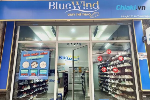 Cửa h&agrave;ng gi&agrave;y thể thao Bluewind