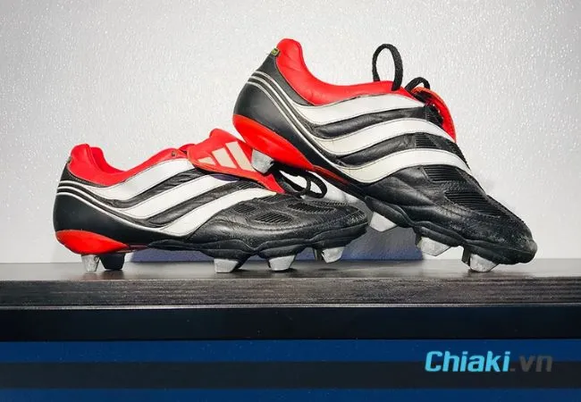 Đ&ocirc;i gi&agrave;y gi&agrave;y đ&aacute; b&oacute;ng Adidas Predator Precision 2000