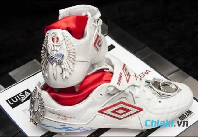 Gi&agrave;y đ&aacute; b&oacute;ng cực đắt thế giới Umbro Speciali của John Terry