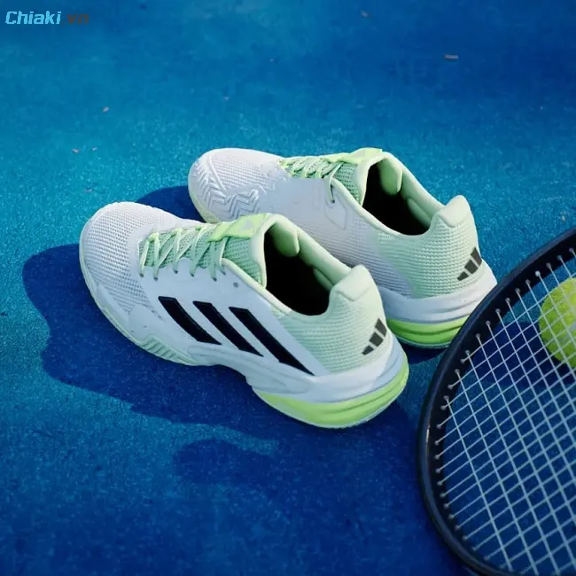 Adidas Barricade M tăng khả năng b&aacute;m chắc, linh hoạt trong hoạt động