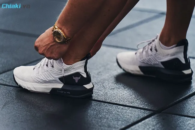 Under Armour Project Rock BSR 3 hỗ trợ những b&agrave;i tập bền bỉ hơn
