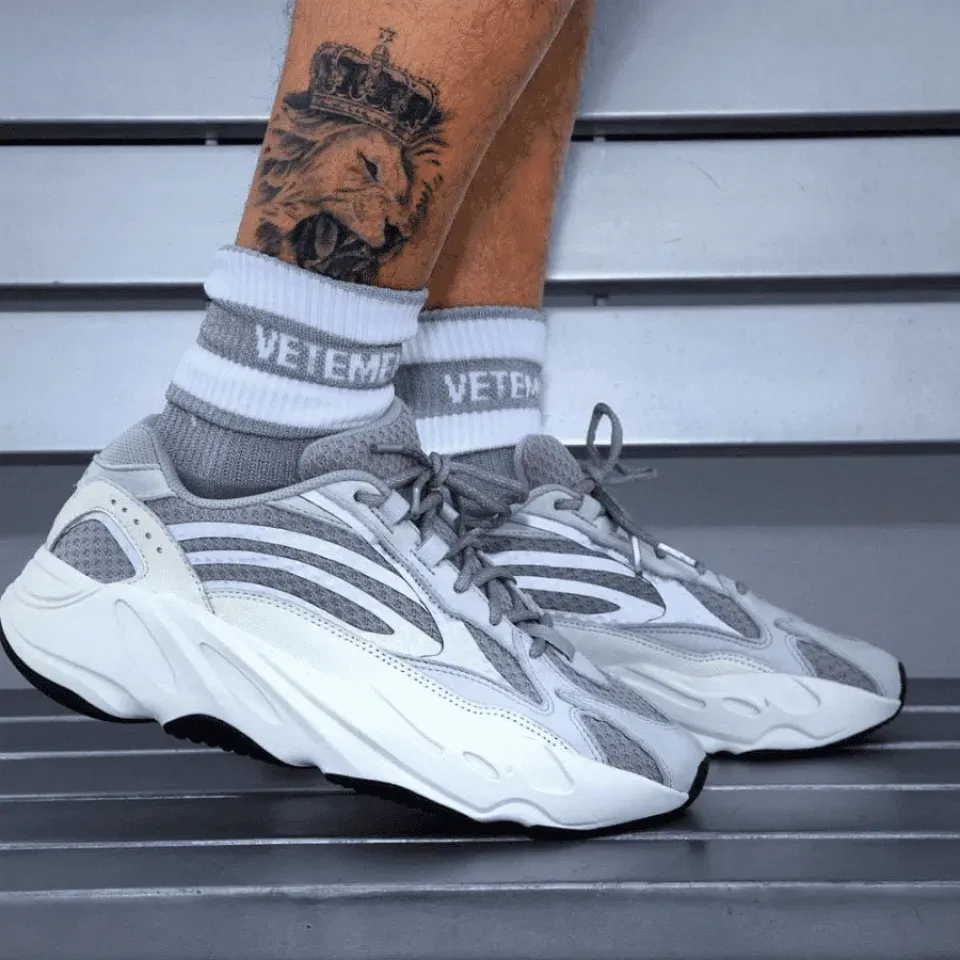 Gi&agrave;y Yeezy 700