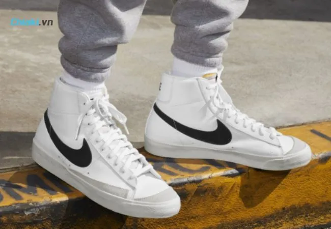 Gi&agrave;y thể thao Nike Blazer Mid 77 Vintage White/Black CZ1055-100/BQ6806-100