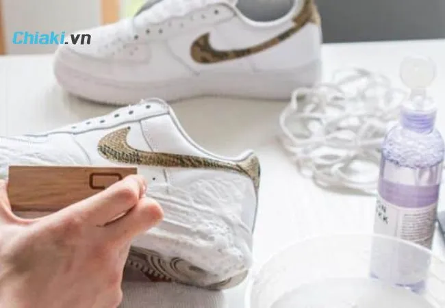 Hướng dẫn c&aacute;ch chăm s&oacute;c gi&agrave;y Air Force 1 lu&ocirc;n s&aacute;ng