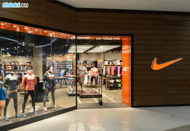 cửa h&agrave;ng gi&agrave;y nike Vincom C&agrave; Mau