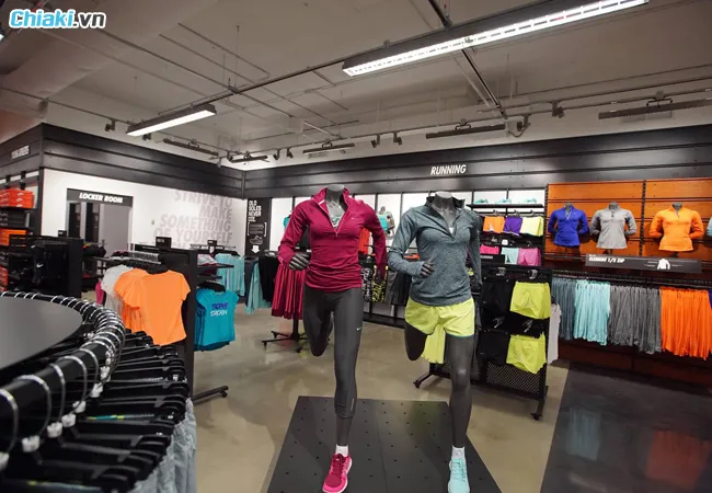 cửa h&agrave;ng gi&agrave;y nike Vincom Thảo Điền