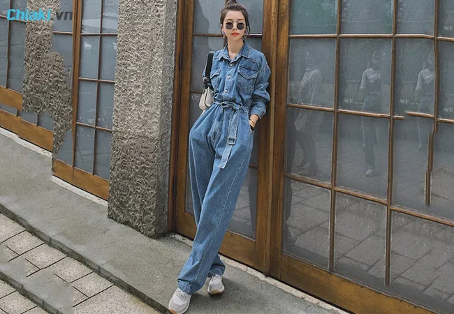 phối đồ với gi&agrave;y thể thao c&ugrave;ng với jumpsuit