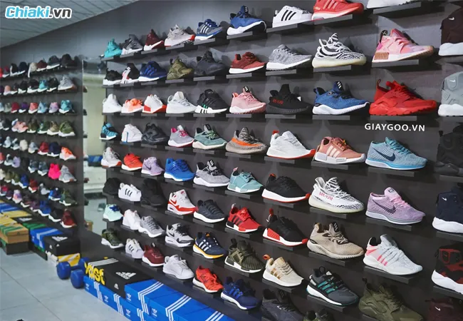 shop gi&agrave;y sneaker V sneaker