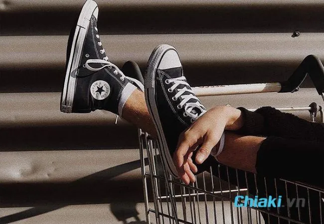 C&aacute;c loại gi&agrave;y thể thao - Gi&agrave;y sneaker