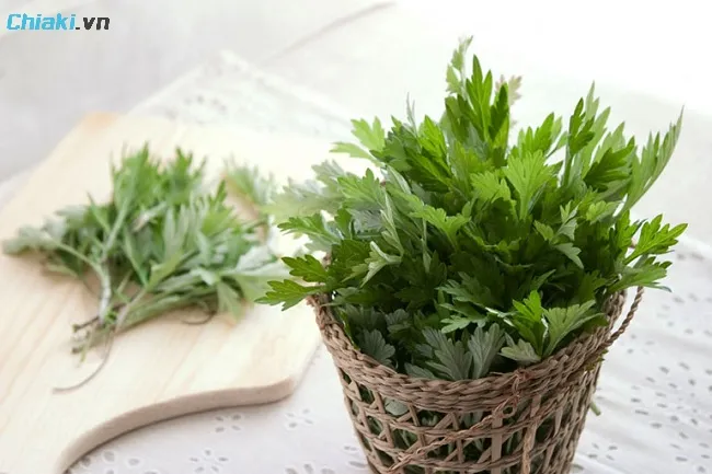 C&aacute;ch chữa phụ khoa bằng l&aacute; ngải cứu hỗ trợ l&agrave;nh tổn thương &acirc;m đạo