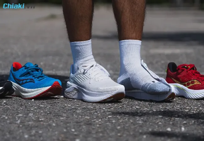 chọn gi&agrave;y chạy bộ Saucony dựa v&agrave;o độ dốc của gi&agrave;y
