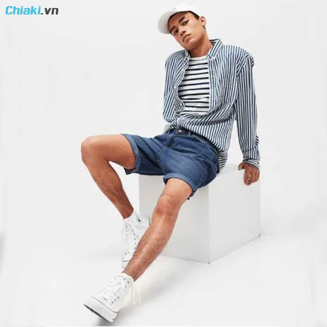 Gi&agrave;y cổ cao nam phối với quần short