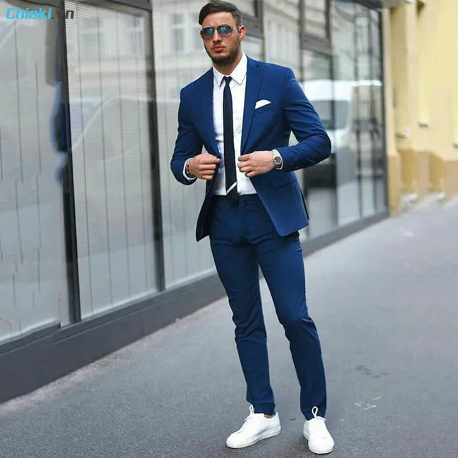 Gi&agrave;y thể thao mang với quần t&acirc;y nam v&agrave; &aacute;o vest