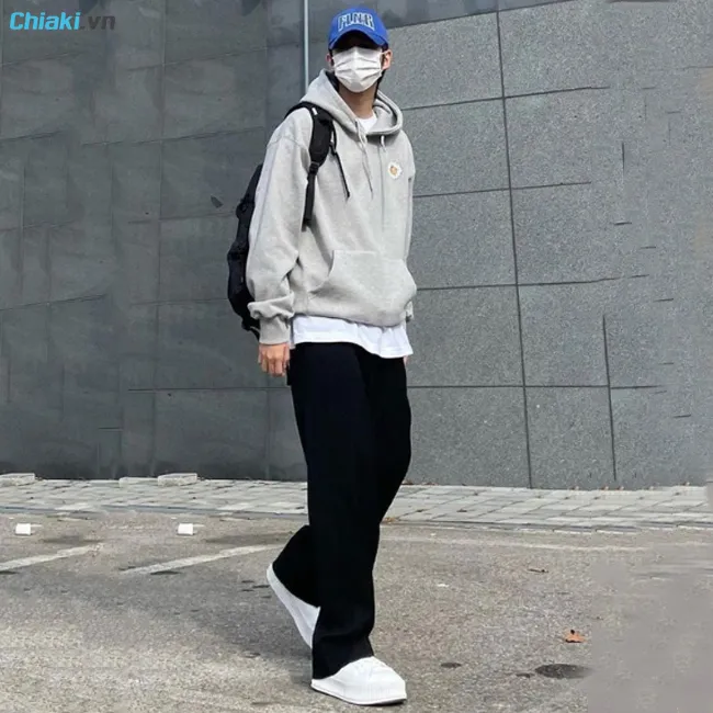 Gi&agrave;y thể thao quần t&acirc;y phối với &aacute;o hoodie