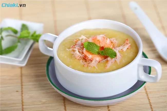 Giờ ăn dặm giai đoạn 7 - 8 th&aacute;ng với nhiều loại ch&aacute;o từ thịt, t&ocirc;m, c&aacute; 