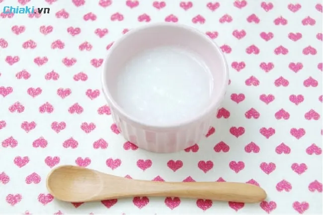 Lịch ăn dặm cho b&eacute; 5-6 th&aacute;ng với bột hoặc ch&aacute;o lo&atilde;ng