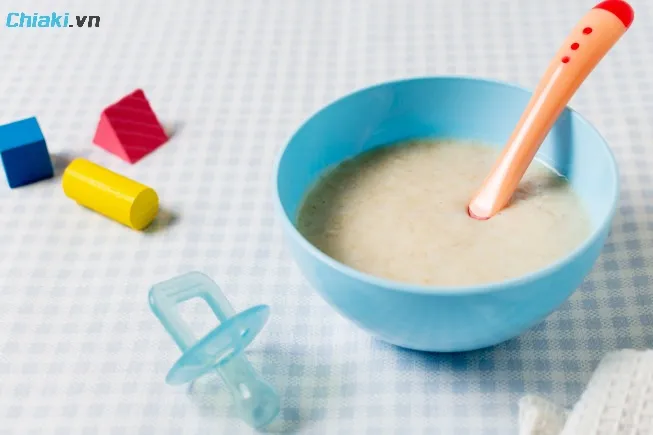 Thời gian biểu ăn dặm cho b&eacute; 6-7 th&aacute;ng với nhiều loại ch&aacute;o kh&aacute;c nhau từ rau củ