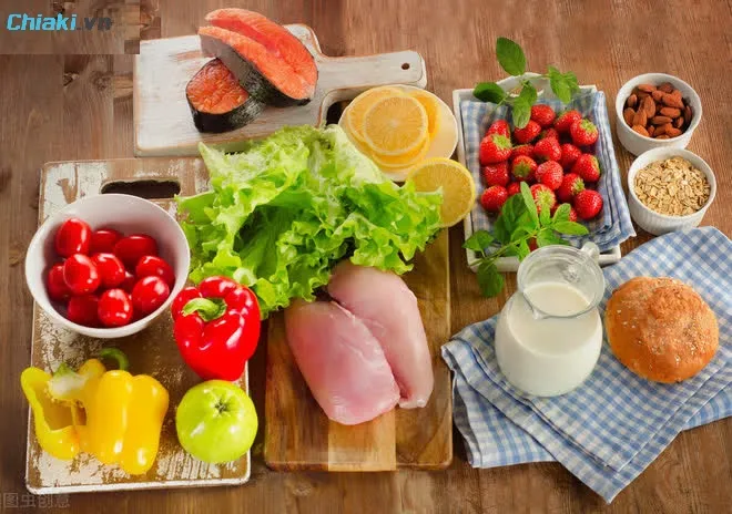 thực đơn ăn dặm cho b&eacute; 6 th&aacute;ng tuổi cần c&oacute; đủ nh&oacute;m dinh dưỡng thiết yếu
