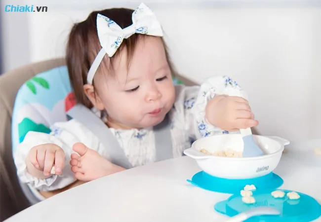Những lưu &yacute; khi sử dụng bộ b&aacute;t ăn dặm cho b&eacute;