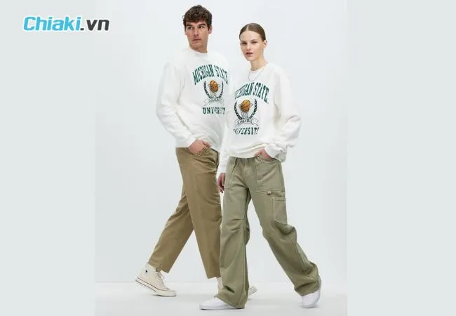 Phối đồ &aacute;o nỉ quần kaki với Converse