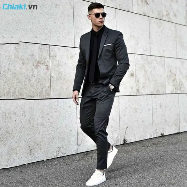 Phối đồ gi&agrave;y sneaker nam với vest