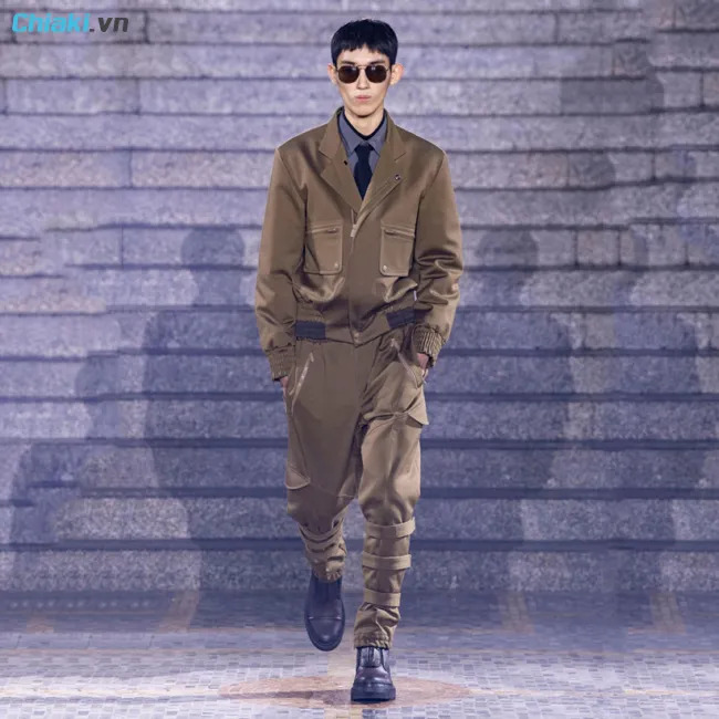 Phối gi&agrave;y cổ cao nam theo phong c&aacute;ch Military
